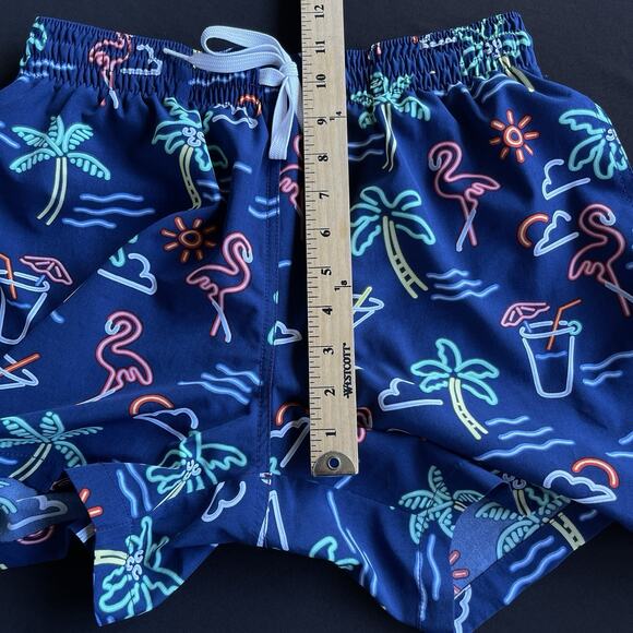 Chubbies Neon Lights Mens Swim Trunks Medium Blue Lined 5.5" Inseam - Picture 8 of 9